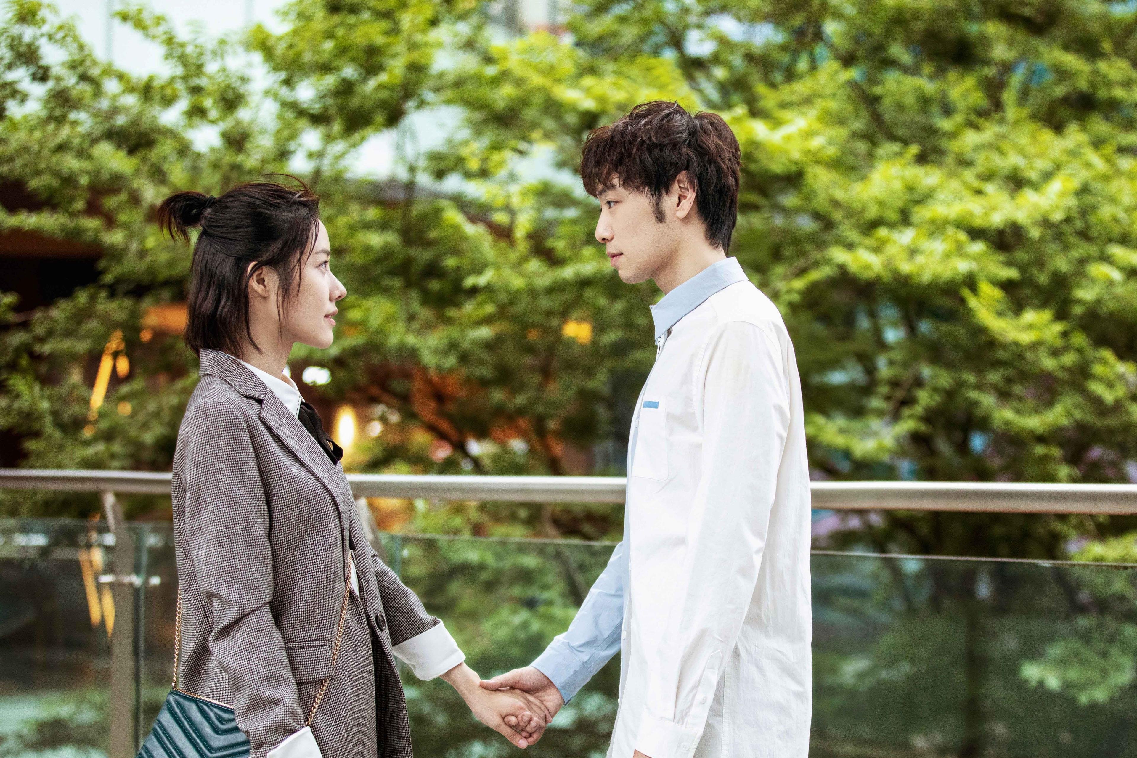 跨界融合:篮球运动与文艺演出结合,创新体育文化表达方式,篮球和潮流文化