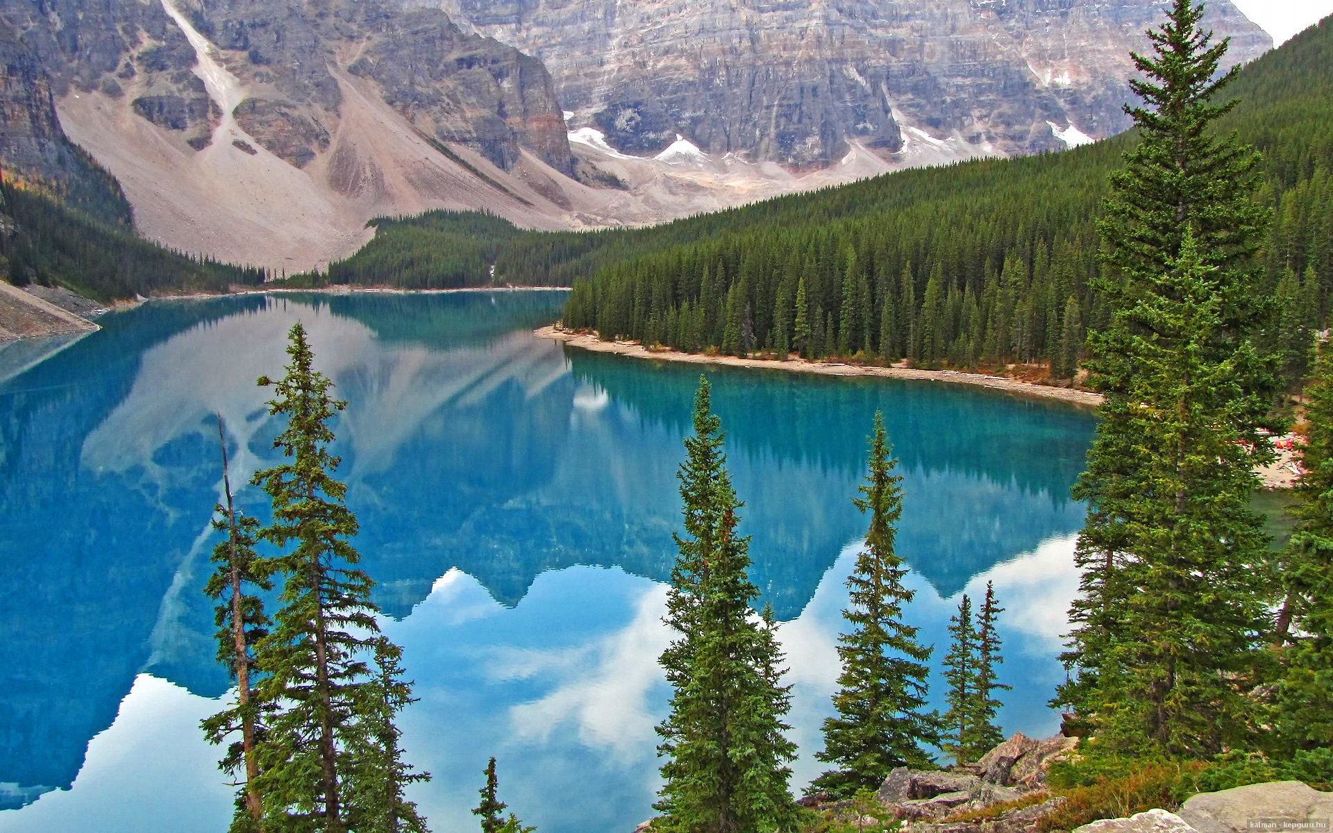 库兹马诺维奇在巴黎奥运会手球比赛中屡次扑救对方单刀球,库兹马首发