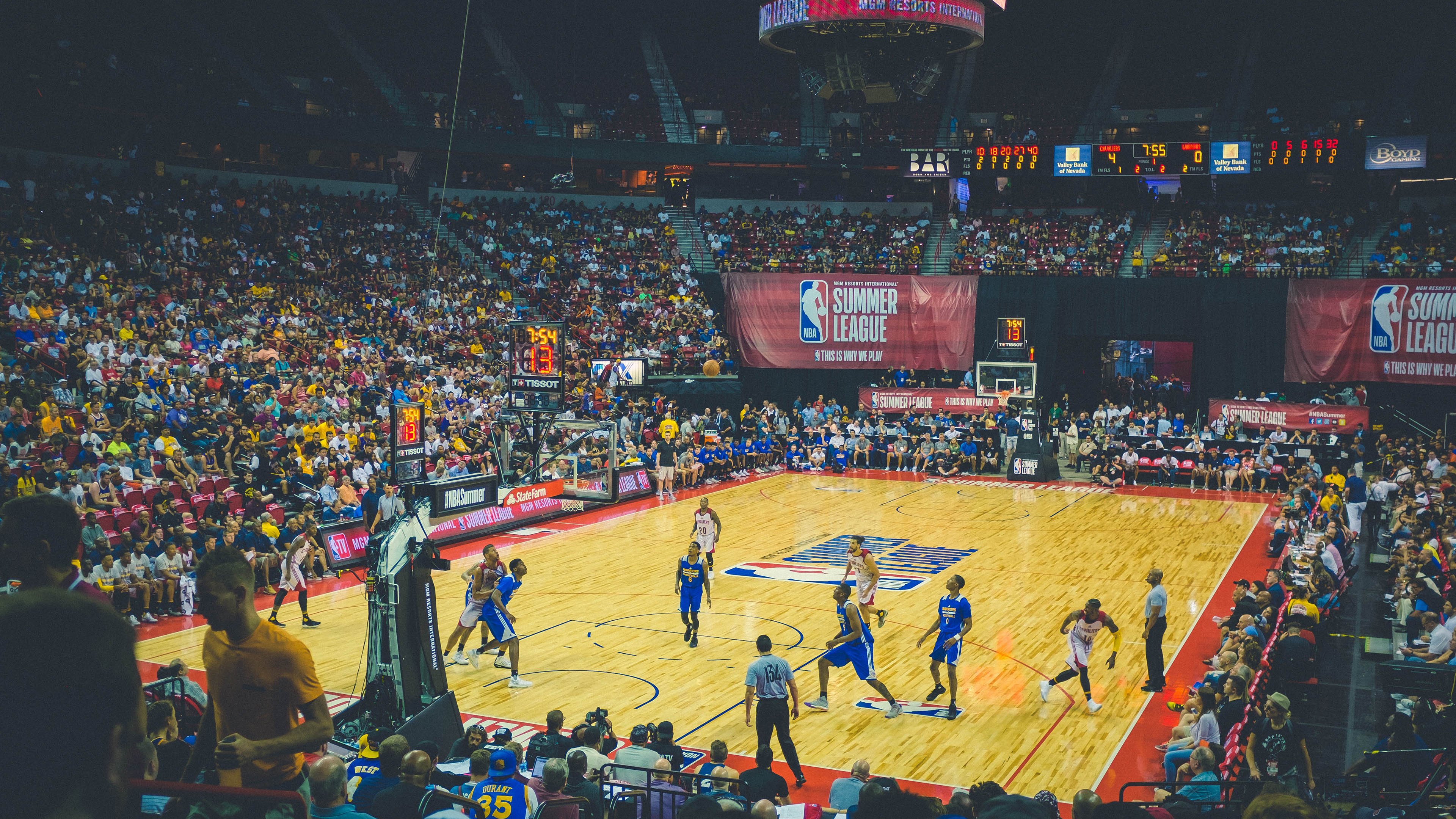 开云esports-中国篮球为何难以形成全民参与热潮，为什么篮球在中国这么受欢迎